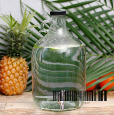 5.2L Glass dispenser with plastic lid.