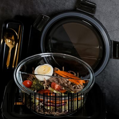 635ml Round Borosilicate Glass 2-partition Crisper with plastic lid.